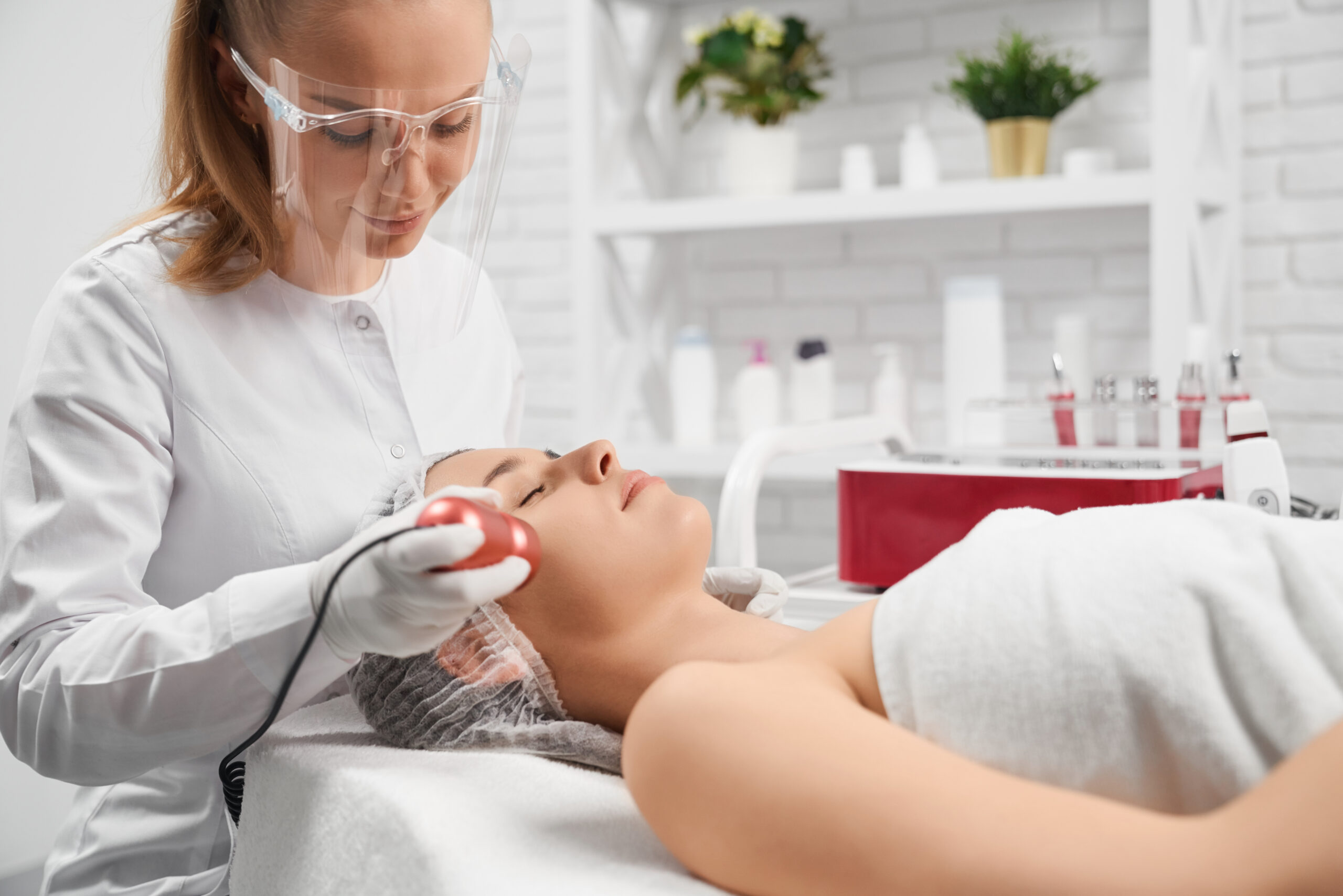 The Ultimate Guide to IPL Facials: What to Expect & Benefits
